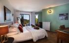 images/sejour-ardeche-maison-hotes/chambres-spacieuses-et-calmes-maison-hotes-de-charme/chambre-calme-avec-terrasse/chambre-2-_2.jpg