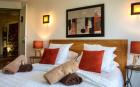 images/sejour-ardeche-maison-hotes/chambres-spacieuses-et-calmes-maison-hotes-de-charme/chambre-calme-avec-terrasse/chambre-2-_3.jpg