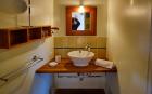 images/sejour-ardeche-maison-hotes/chambres-spacieuses-et-calmes-maison-hotes-de-charme/chambre-detente-montagne-nature-verdure/chambre_3-3.jpg