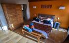 images/sejour-ardeche-maison-hotes/chambres-spacieuses-et-calmes-maison-hotes-de-charme/chambre-gite-avec-piscine-spa/chambre-a-louer-gite-ardeche-beaumont-france-castagnade_3.jpg