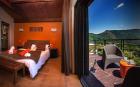 images/sejour-ardeche-maison-hotes/chambres-spacieuses-et-calmes-maison-hotes-de-charme/chambre-gite-avec-piscine-spa/chambre-week-end-detente-ardeche.jpg