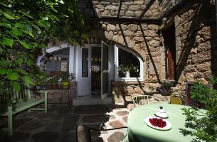 images/sejour-ardeche-maison-hotes/la-maison-hotes-gite-beaumont/galerie-photos-magnifiques-vacances-en-ardeche/gite-de-charme-en-ardeche-beaumont-france_1.jpg